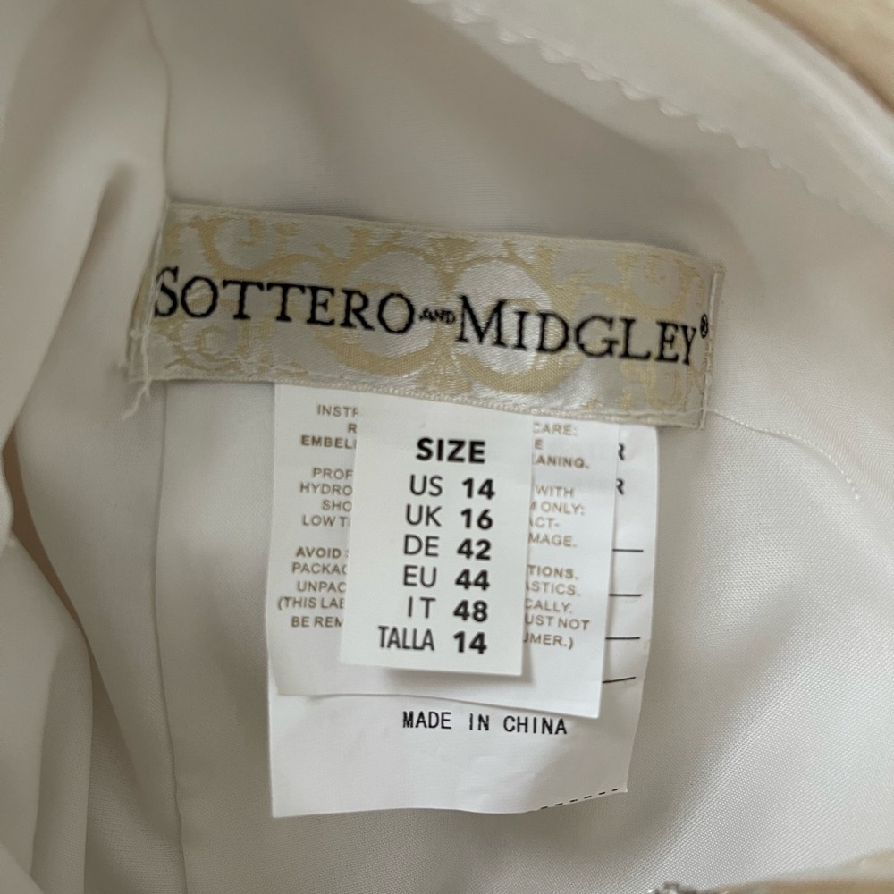 ⭐️Wedding Dress NWT⭐️ - Picture 6 of 12
